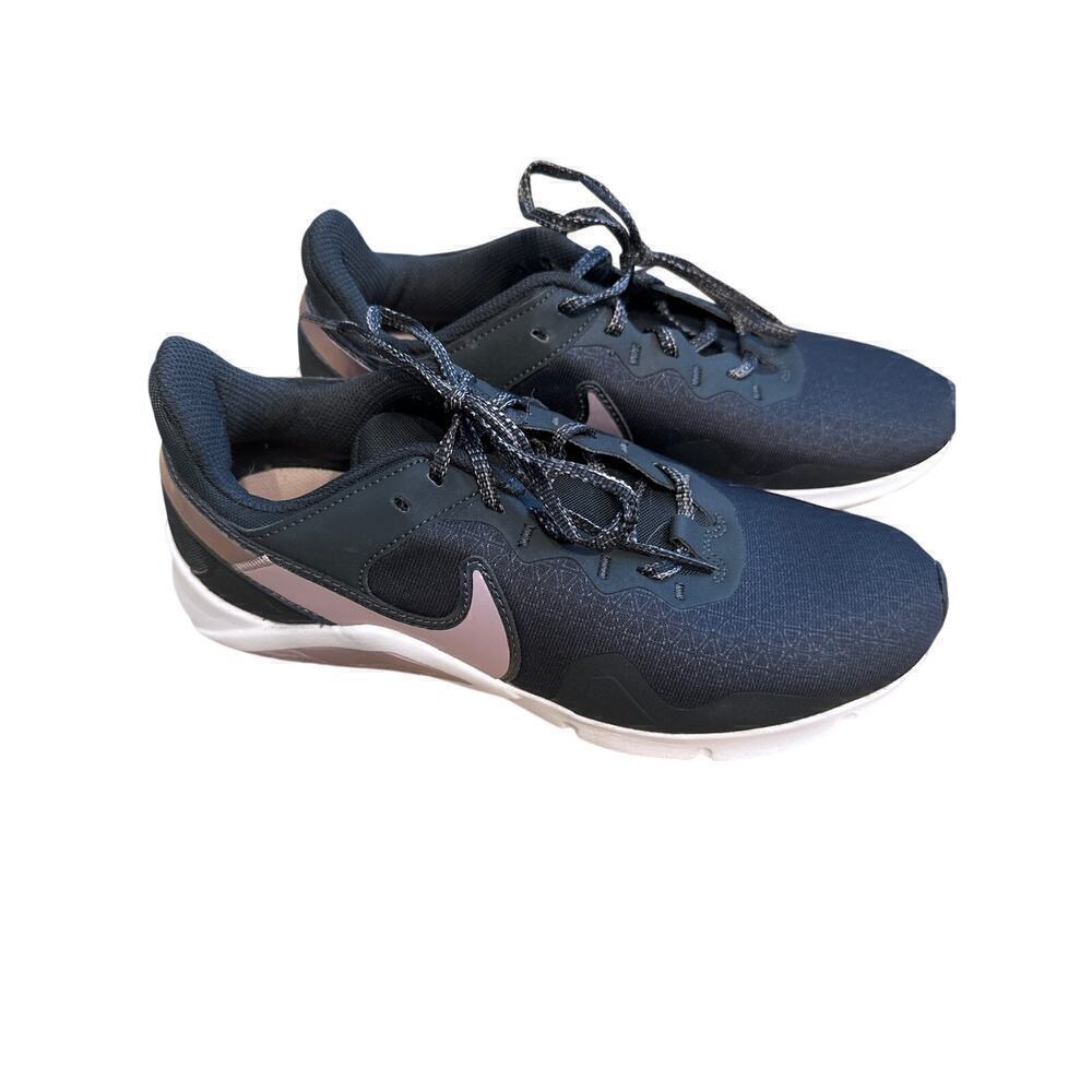 Nike Legend Essential Shoe, Womens SIze 7 1/2, Black with Purple